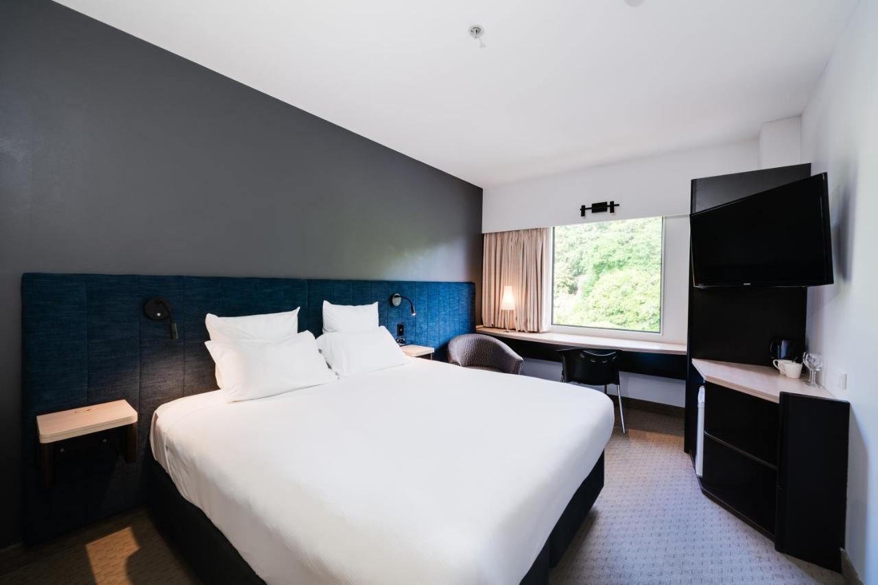 Ibis Rotorua Hotel Bagian luar foto